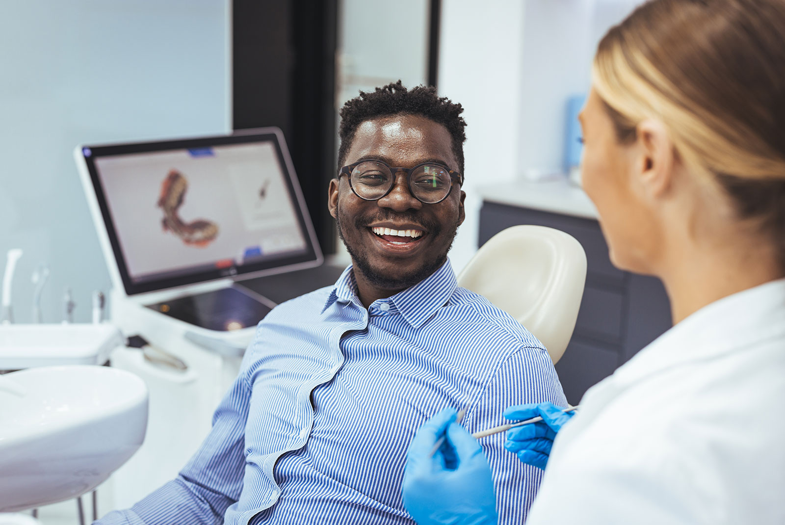 dental patient seeing if he qualifies for dental implants