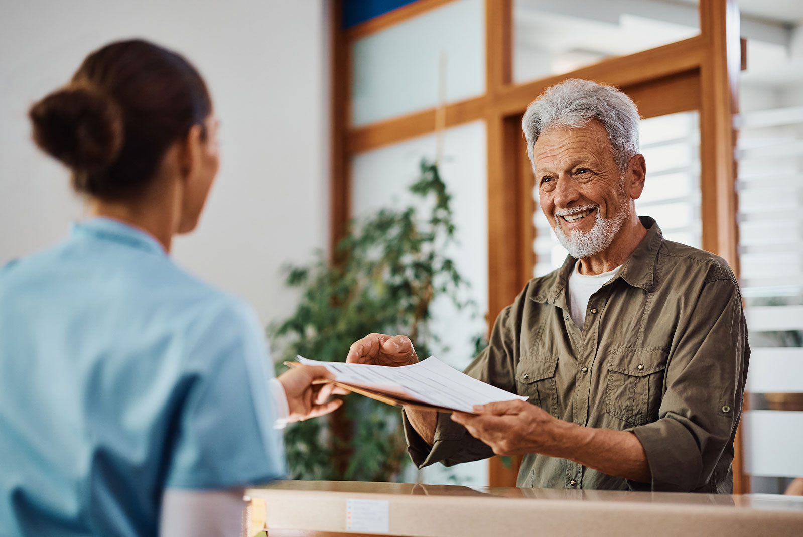 dental patient filling out patient form